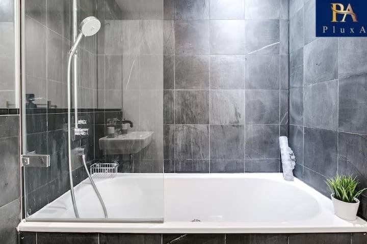 Pluxa Azure Cubic - Azure Cityview, Corporate Stays Welcome Birmingham Extérieur photo